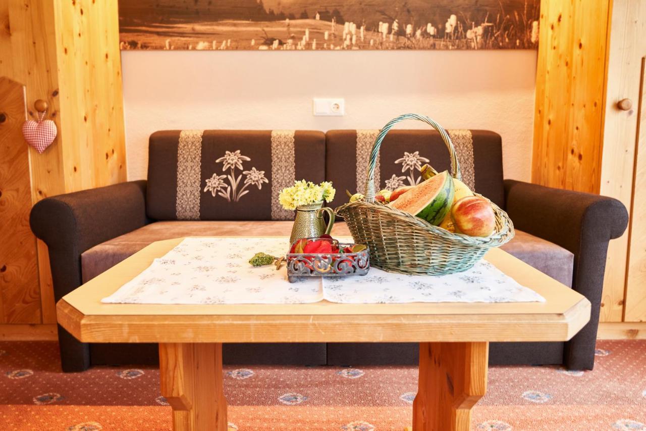 Ferienhaus Kirchplatzl Leutasch Bagian luar foto