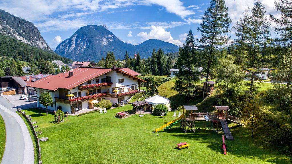 Ferienhaus Kirchplatzl Leutasch Bagian luar foto