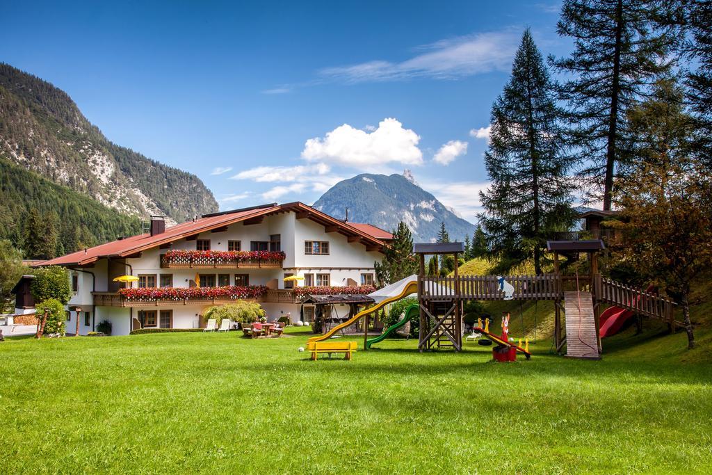 Ferienhaus Kirchplatzl Leutasch Bagian luar foto