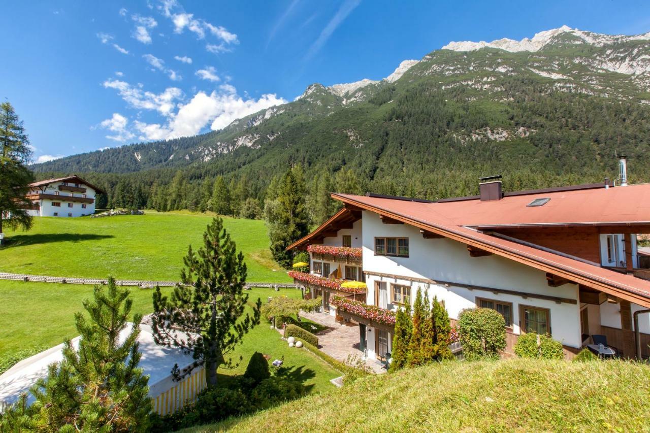 Ferienhaus Kirchplatzl Leutasch Bagian luar foto